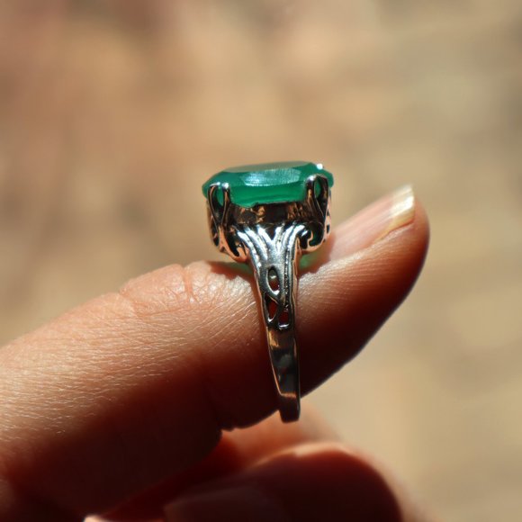 Handcrafted Natural 6.28 ct. Chalcedony Solitaire Ring Appraised - Picture 4 of 9